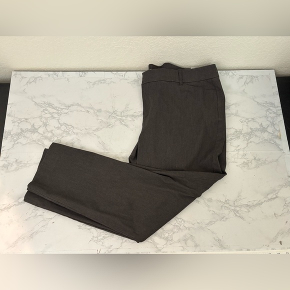 Old Navy Pants - Old Navy Women's Mid Rise Gray Pixie Pants Size 18 Stretch Flat Front Crop​